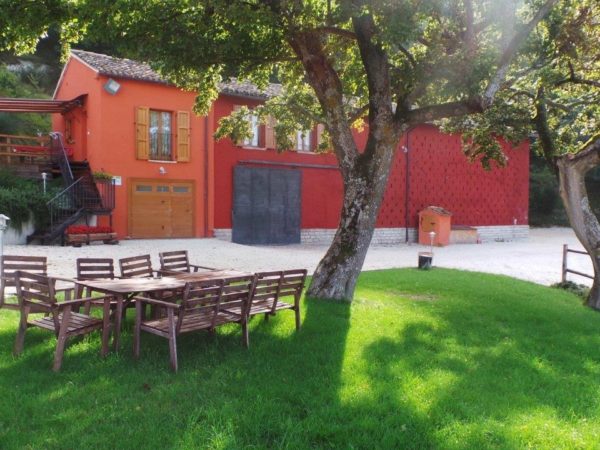 Schuur | appartementencomplex | huis | zwembad | Italië | marche | acqualagna |